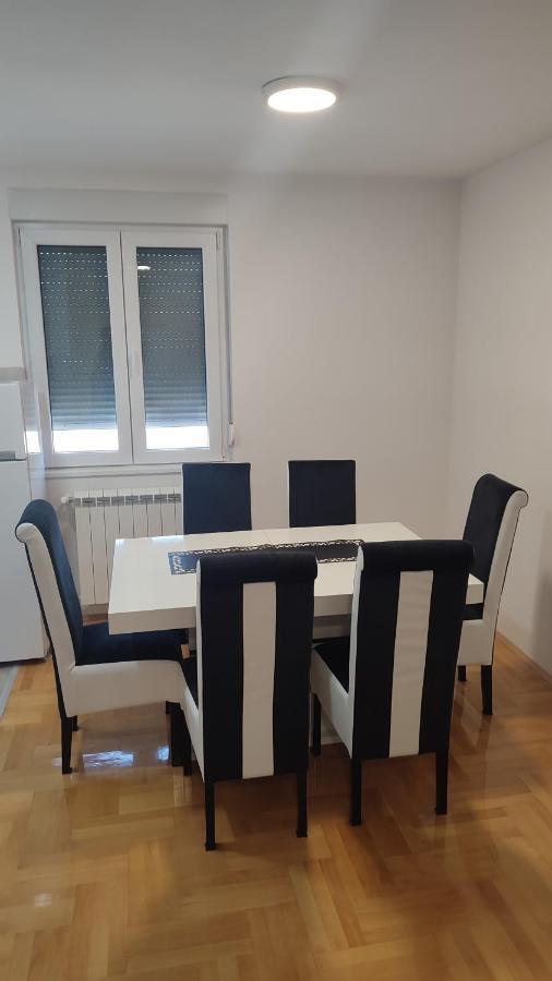 Black And White Pirot Zewnętrze zdjęcie